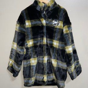 Nike Sportswear Women's Oversized Faux Fur Jacket Plaid Size L DD4541-010 NEW